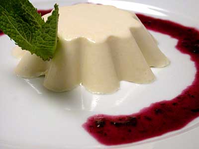 Blanc-manger coco: a light and fresh dessert for those hot summer days